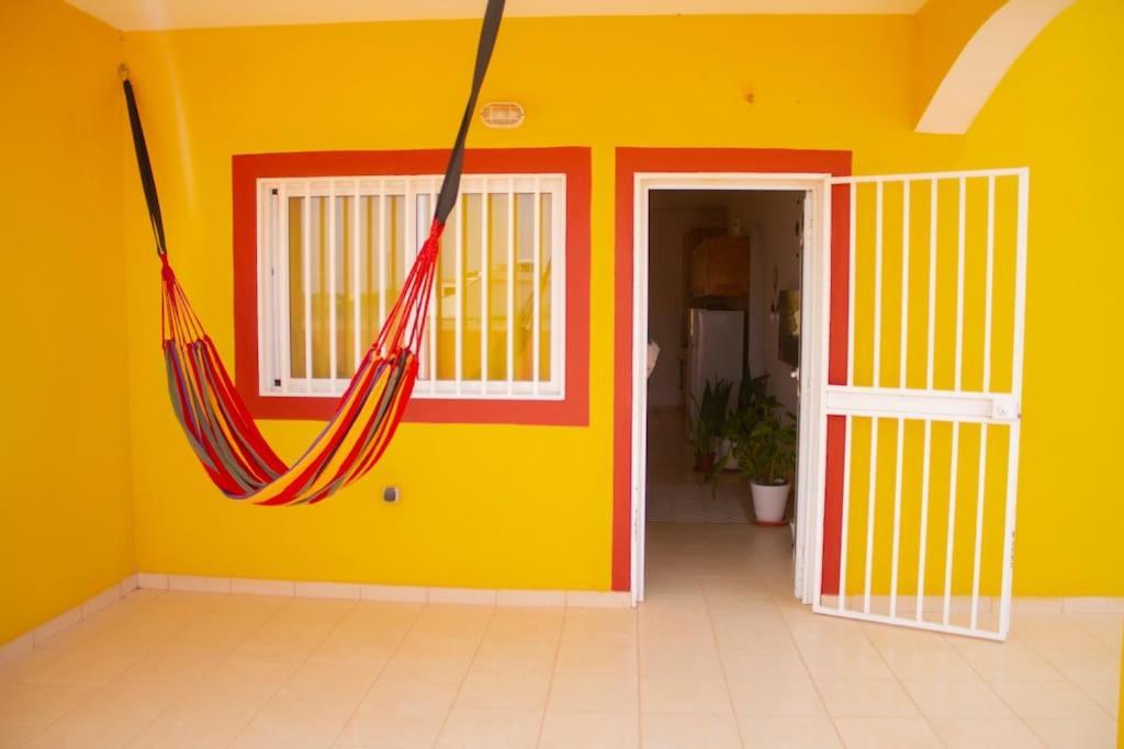 Cosy & Relax Yellow House 5Mn Walk From The Beach! Calheta 外观 照片